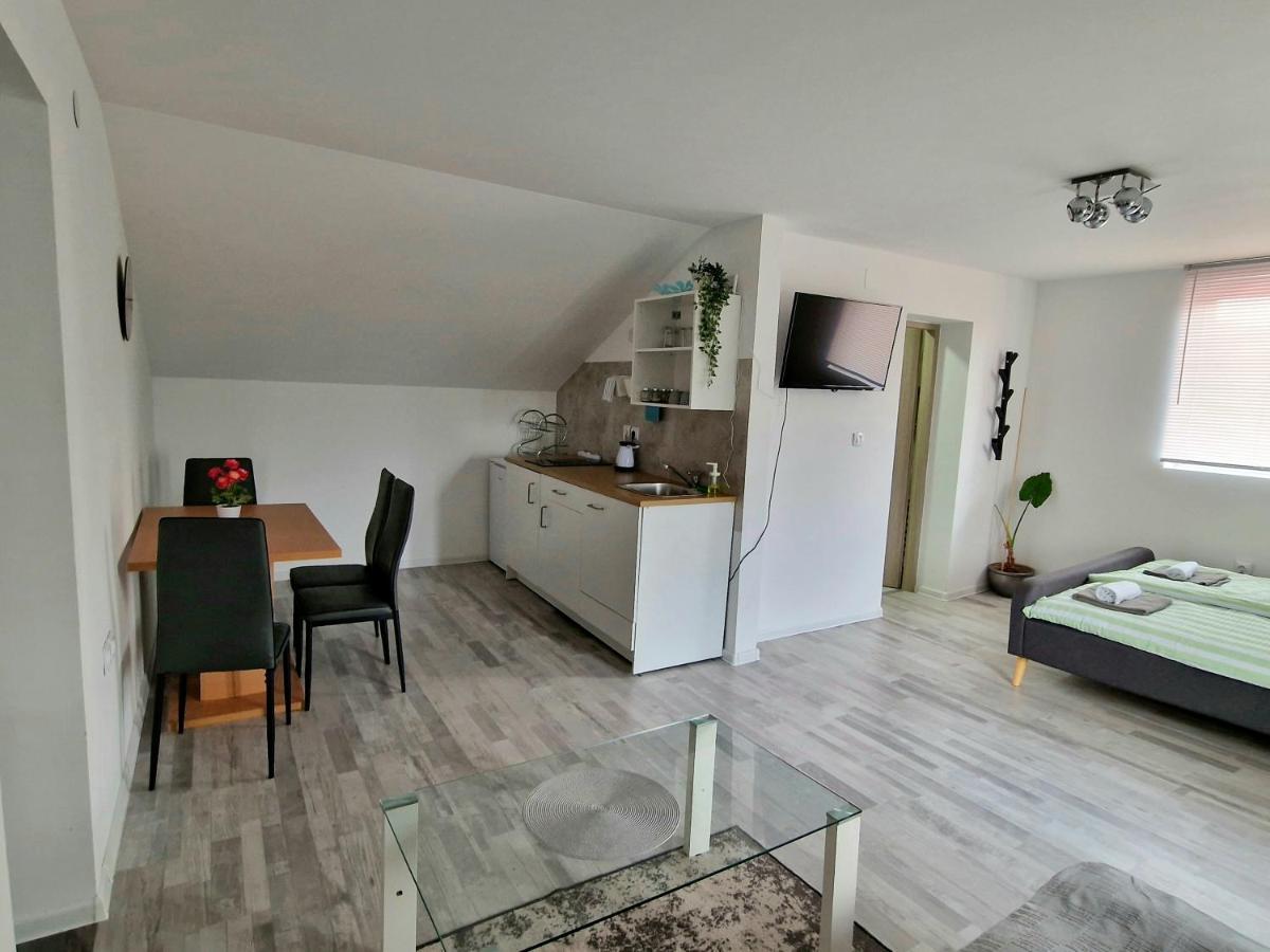 Apartman Castle Tusilovic Exterior foto